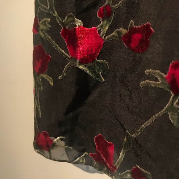 Lingerie tank top with velvet floral design - Picture 2 of 6